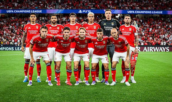 Трубин, Судаков и другие игроки Бенфики провели встречу с президентом клуба Бенфики, Карабах, Судаков, Кошта, Витор