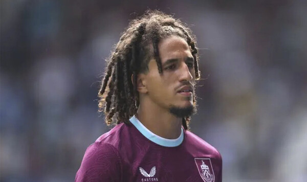 ФОТО. Полиция начала расследование в отношении футболиста АПЛ Бернли, Лидс, Терф, Ланкашира, Премьер