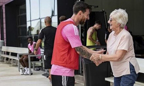 ФОТО. Что случилось во время встречи Месси и мамы Бекхэма? Говорят все Бекхэм, Месси, Сандра, Когда