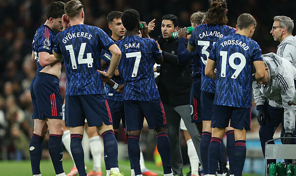 Арсенал, Невилл, Борнмут, Невелл