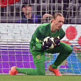 Тренер ПСЖ оценил шансы Сафонова получить место в основе команды Сафонов, Краснодара