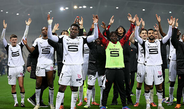 Париж в тумане. В чемпионате Франции Ренн увозит из столицы три очка Париж, Эмболо, Ренн