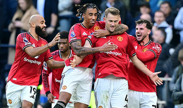 Три гола в конце матча. Драматичная битва Тоттенхэма и МЮ Тоттенхэм, Лигт, Мбемо, Ришарлисон, Тель