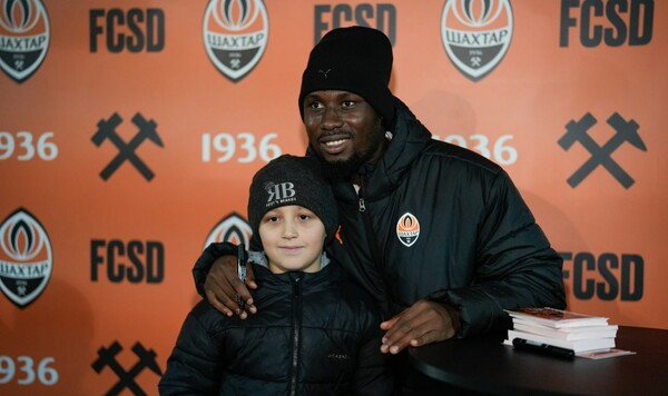 ФОТО. Лассина Траоре встретился с болельщиками Шахтера во Львове Шахтер, Полтавы, Траоре