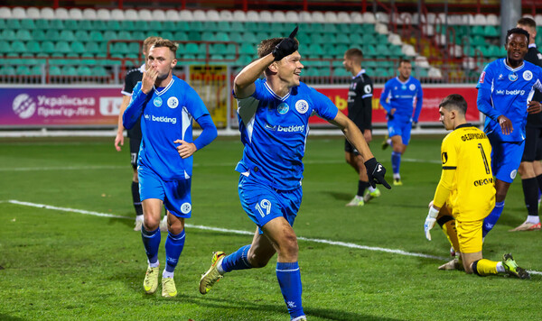 Источник: клуб УПЛ имеет финансовые трудности. Игрокам задерживают зарплату Украинской, Кудровки, Премьер