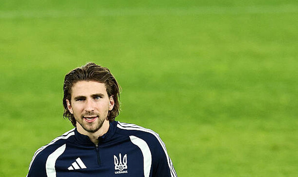 Забарный, Премьер, Франции, Борнмута