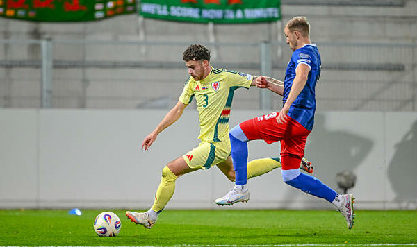 Били, били и добили. Уэльс победой продолжил борьбу за выход на ЧМ Уэльс, Лихтенштейна, Джеймс