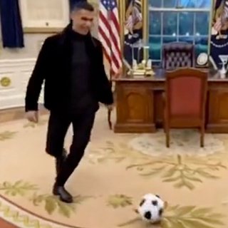 Трамп сыграл в футбол с Роналду и опубликовал видео Роналду, Трамп, Белом, Насра, Саудовской