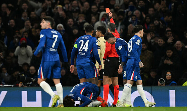 Король удалений: защитник Барсы – второй в топ-лигах по красным Барсы, Лиги, Араухо