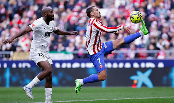 Атлетико вырвал победу над Валенсией, Эспаньол закрепился на пятом место Эспаньол, Валенсия, Бельтран, Гризманн, Коке