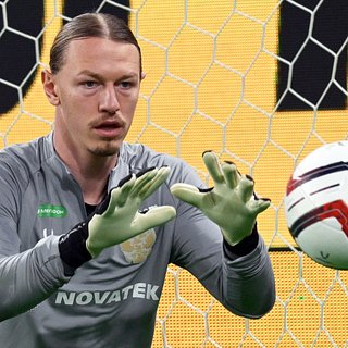 Сафонов пропустил два мяча в победном матче ПСЖ Франции, Метц, Сафонов, Люка