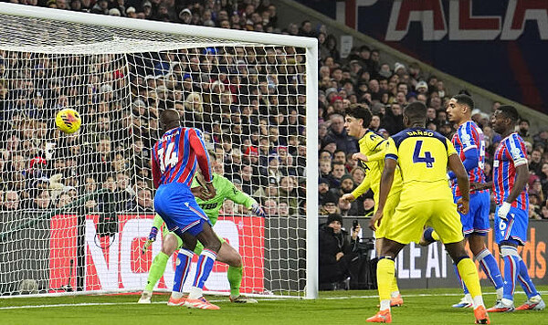 Тоттенхэм минимально переиграл Кристал Пэлас и поднялся на 11-е место АПЛ Пелес, Прем, Рішарлісона, Арчі, Грей