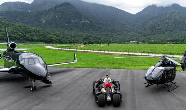 Неймар, Бэтмобиля, Airbus, Falcon, Dassault