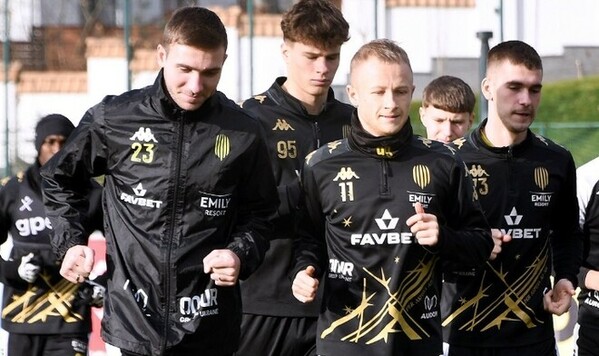 Карпаты, Первую, Руха, Бурбаса, Игоря