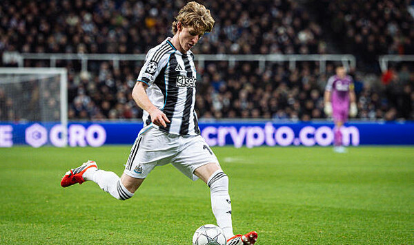 Ширера, Ньюкасл, Гордон, Алана, Лиги