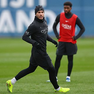 Футболиста ПСЖ обвинили в торговле людьми Эрнандес, Лола, Дюбуа, Версаля