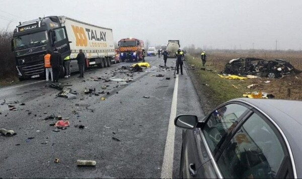В ужасном ДТП по дороге на матч Лиги Европы погибло 7 фанатов ПАОКа Лиги, Европы, Тимиш, Румынии, Францию
