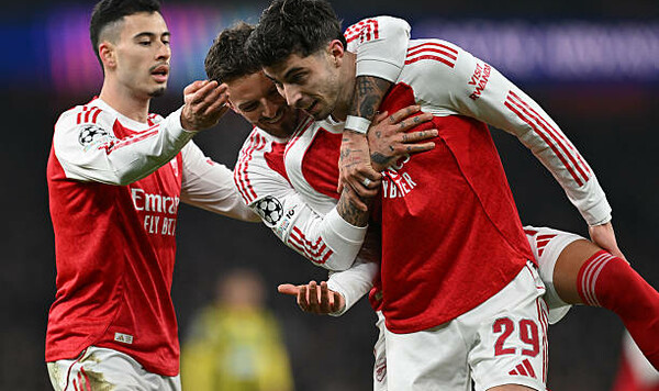 Только 3 команды вышли в 1/8 финала ЛЧ после этапа лиги в 2 сезонах подряд Арсенал, Слован, Бойз, Реал, Лиги