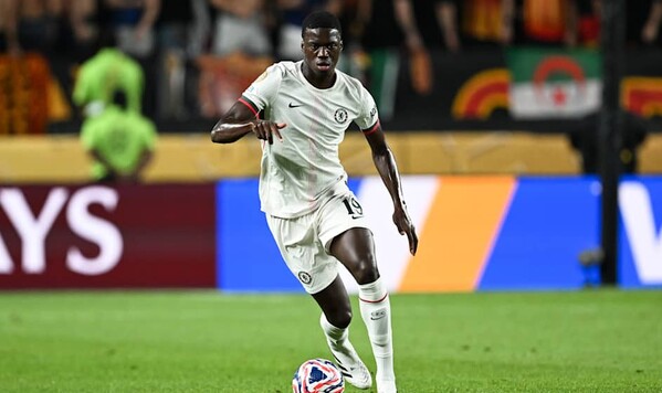 ОФИЦИАЛЬНО. Челси усилил защиту игроком стоимостью 25 миллионов евро Челси, Страсбург, Сарр, Мамаду, Африки