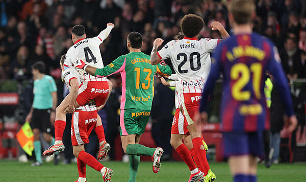 Жироны, Барселона, Артем, Довбик, Ванат