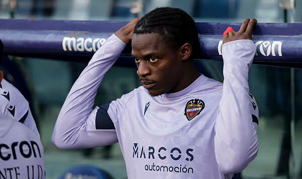 Леванте, Этта, Эйонг, Камеруна, Карл