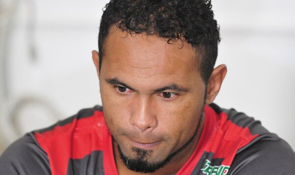 Вратарю, который убил девушку, разрешили играть в футбол, он забил гол! Бруно, Велу, Клуби, Бразилии