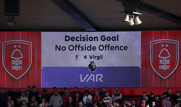 Внесены изменения в правила футбола. У VAR теперь больше работы Международный