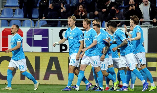 Наполи, Мактоминея, Кальяри, Милан