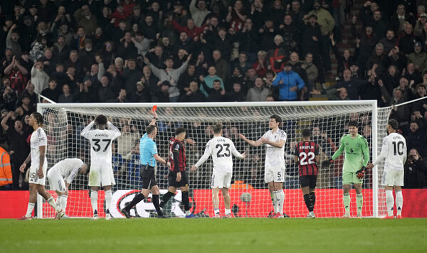 Два пенальти и удаление. Борнмут и Ман Юнайтед выдали матч на четыре гола Юнайтед, Манчестер, Фернандеш, Хилл, Магуайр