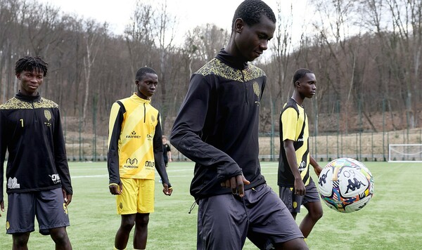 Клуб Украинской Премьер-лиги пригласил восемь легионеров и сделал заявление Украины, Молдовы, Министерства, Бисау, Гамбии