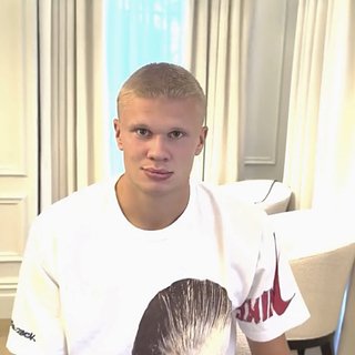 Холанд кардинально сменил имидж Холанд, Гиннесса, Книгу