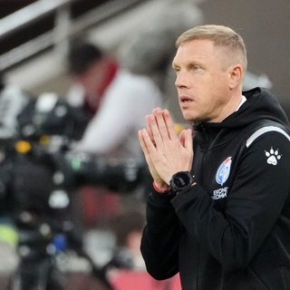 Руководство «Факела» отправило в отставку главного тренера команды Факел, Василенко