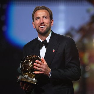 «Золотой мяч» выиграл Кейн. Сафонов остался без премии лучшему вратарю Золотой, Барселоны, Франции, Месси, Football